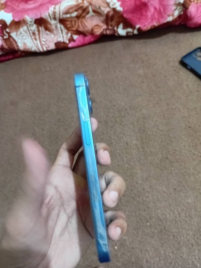 Apple iPhone 13 4