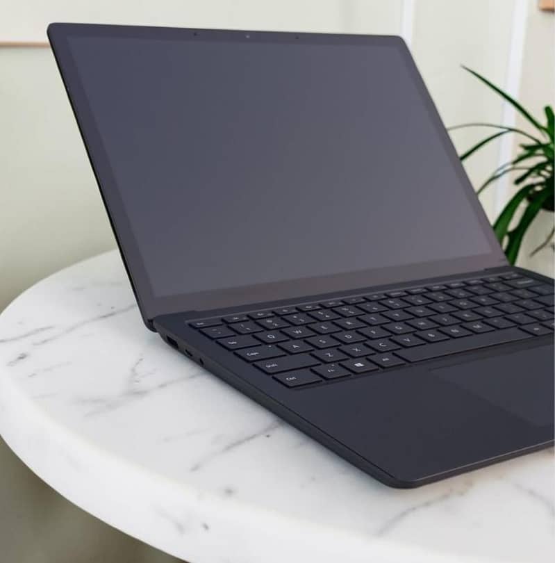 Microsoft Surface 5 | 4Gb Iris Graphics | Touch Display 1