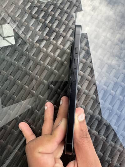 Apple iPhone 16