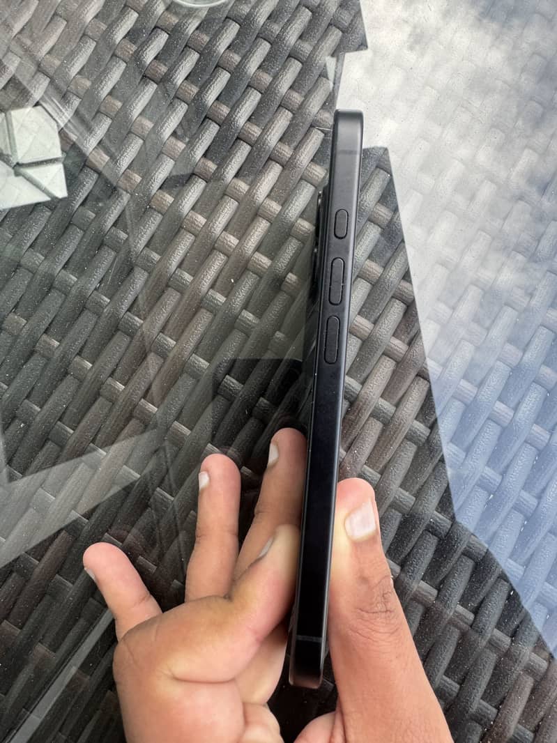 Apple iPhone 16 0