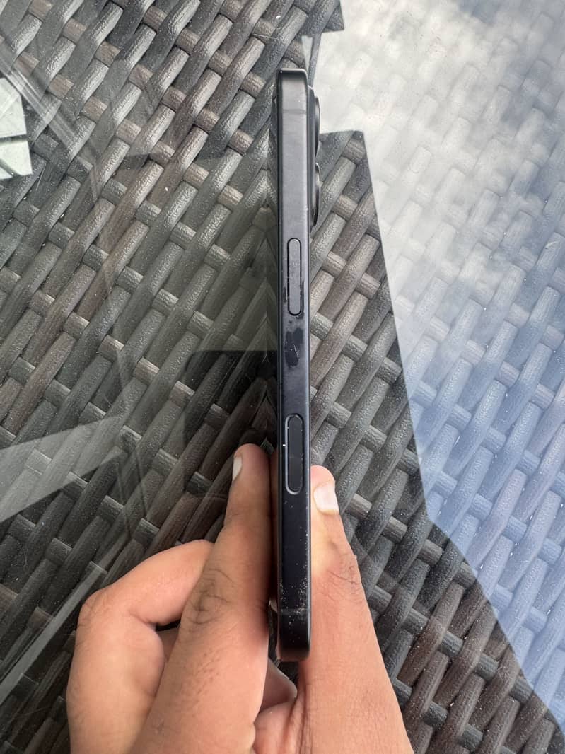Apple iPhone 16 1