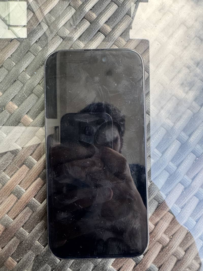 Apple iPhone 16 2