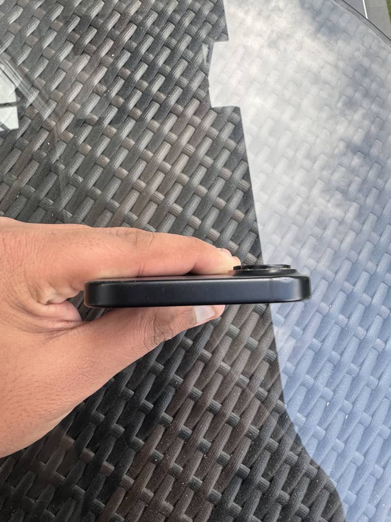 Apple iPhone 16 4