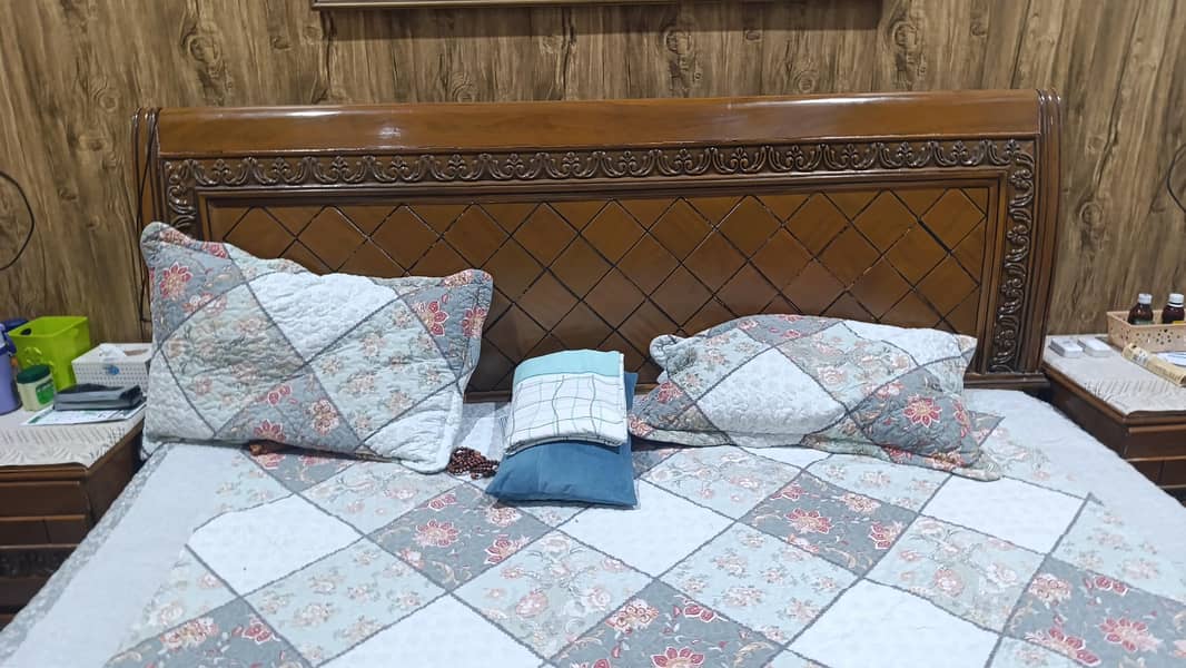 double bed with side tables 0