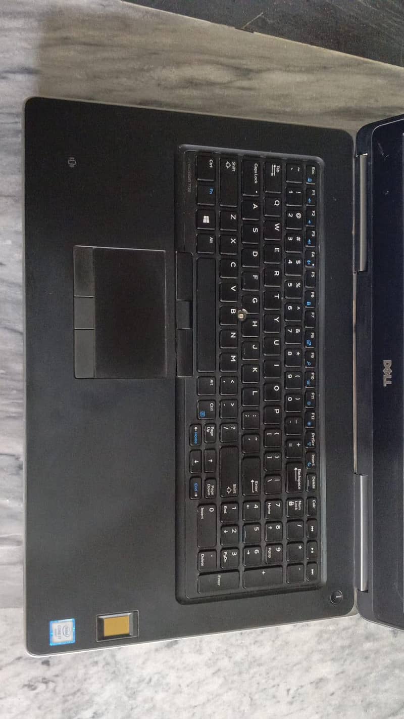 Dell precision 7720 1
