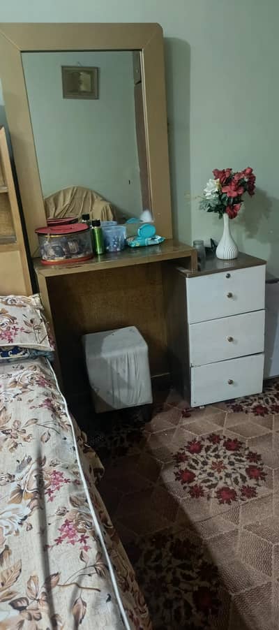 An amazing king size bed with matrees and dressing table