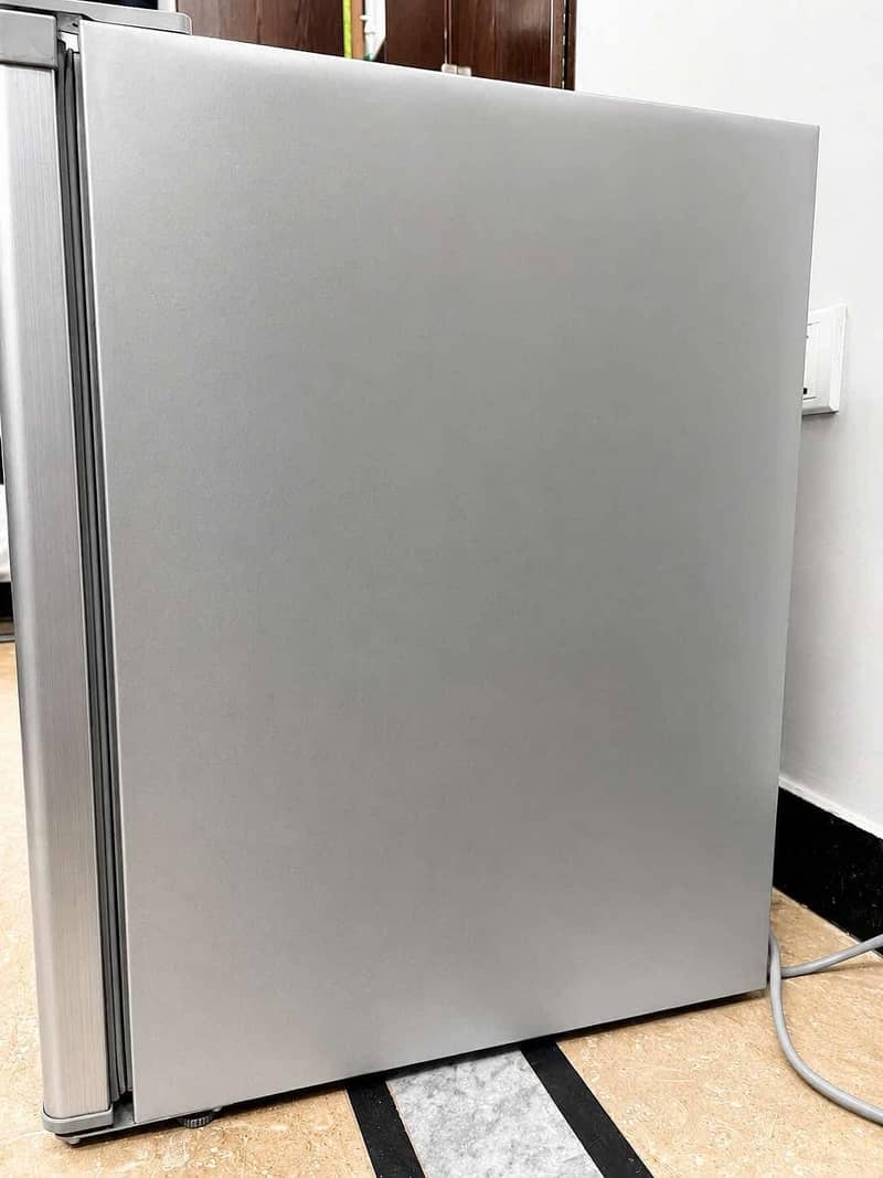 mini fridge 2