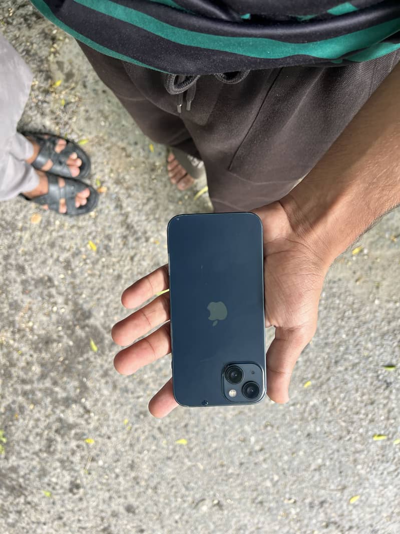 Apple iPhone 13 2