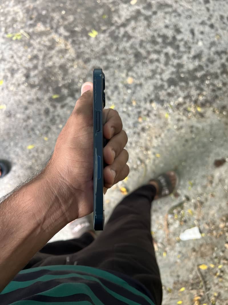 Apple iPhone 13 5
