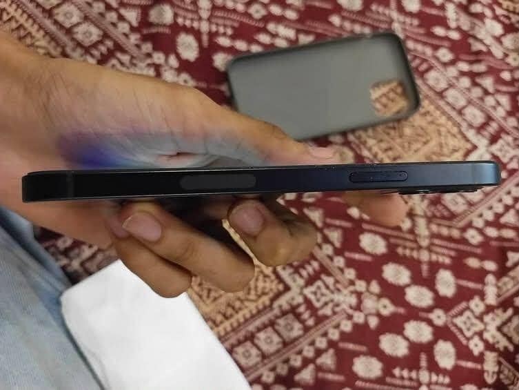 Apple iPhone 12 3
