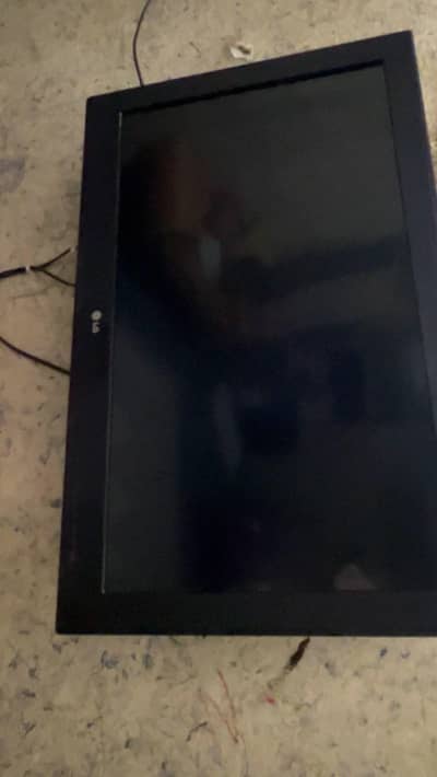 lg lcd in good condition selling reason not in use