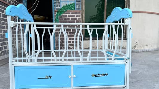 baby cot