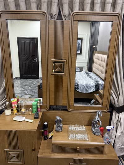 Beautiful dressing table for sale