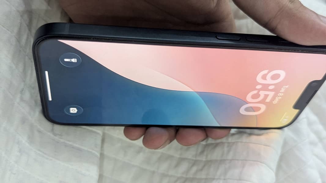 Apple iPhone 14 3