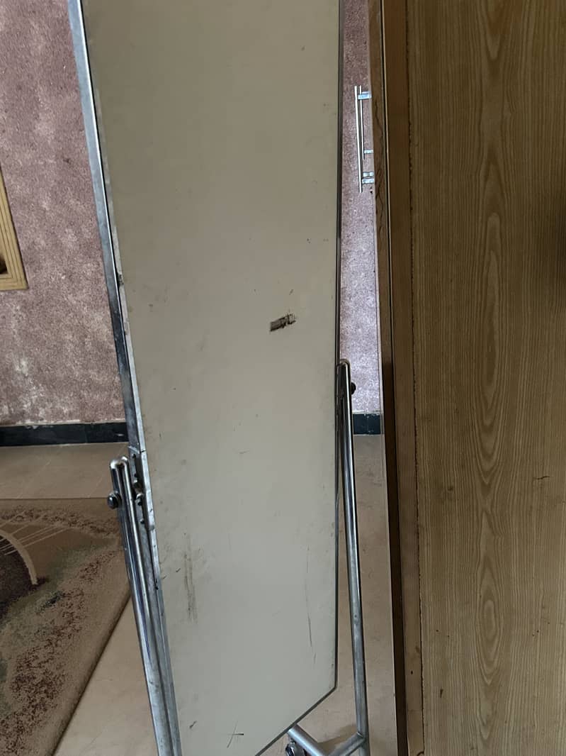 Moveable standing mirror 2