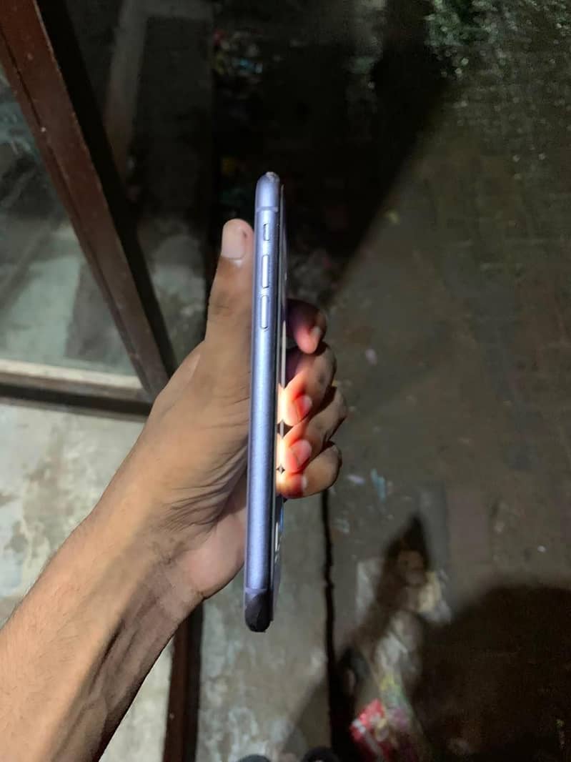 Apple iPhone 11 3