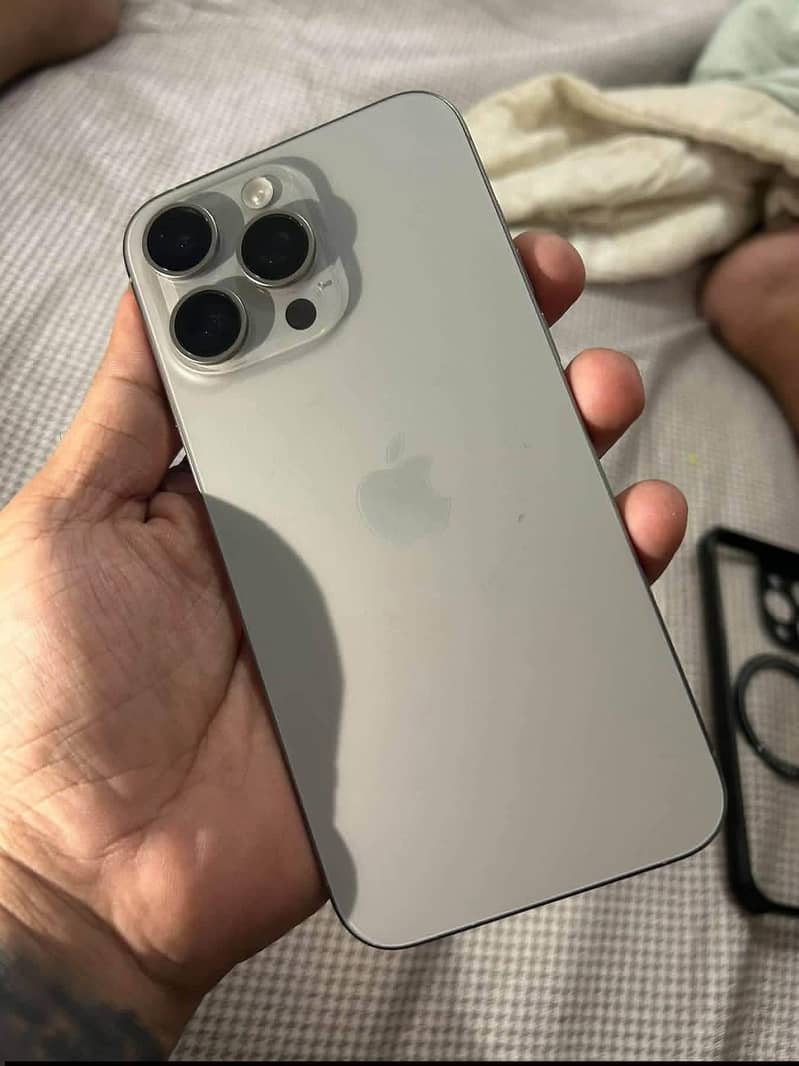 Apple iPhone 15 Pro Max 1