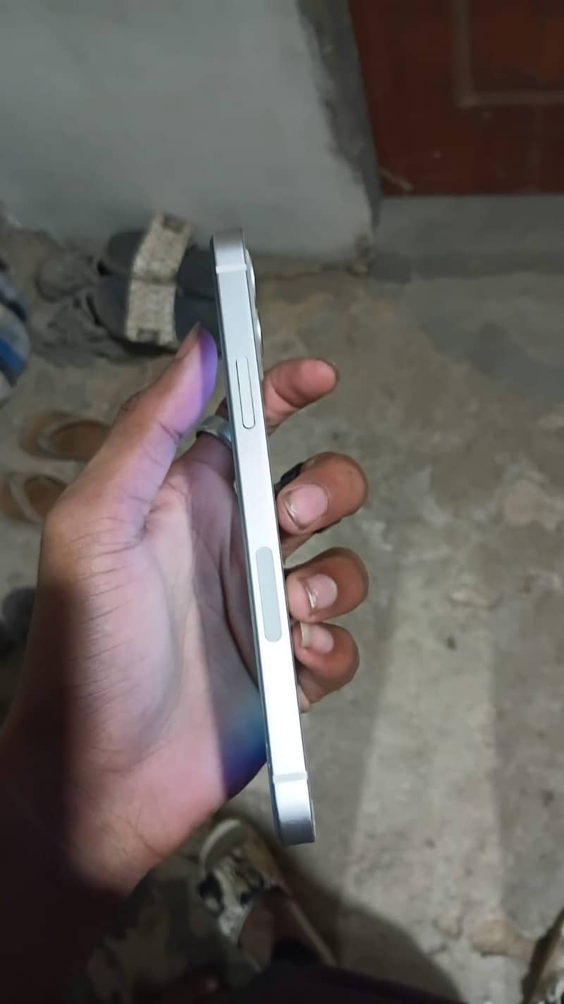 Apple iPhone 12 3