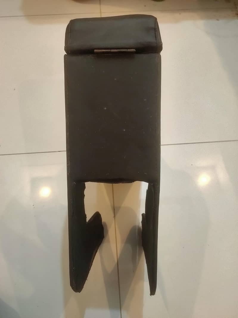 ARM REST AVAILABLE 4