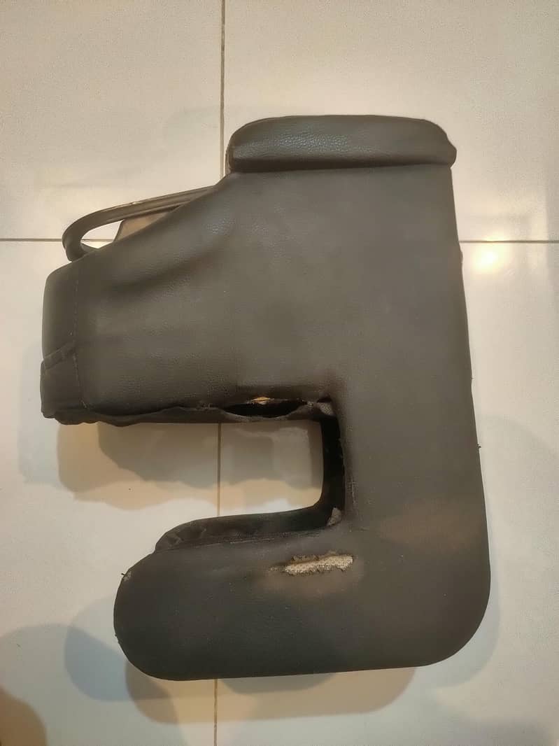ARM REST AVAILABLE 11