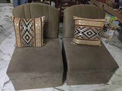 2 seater clean sturdy sofa with attractive cushions condition like ne