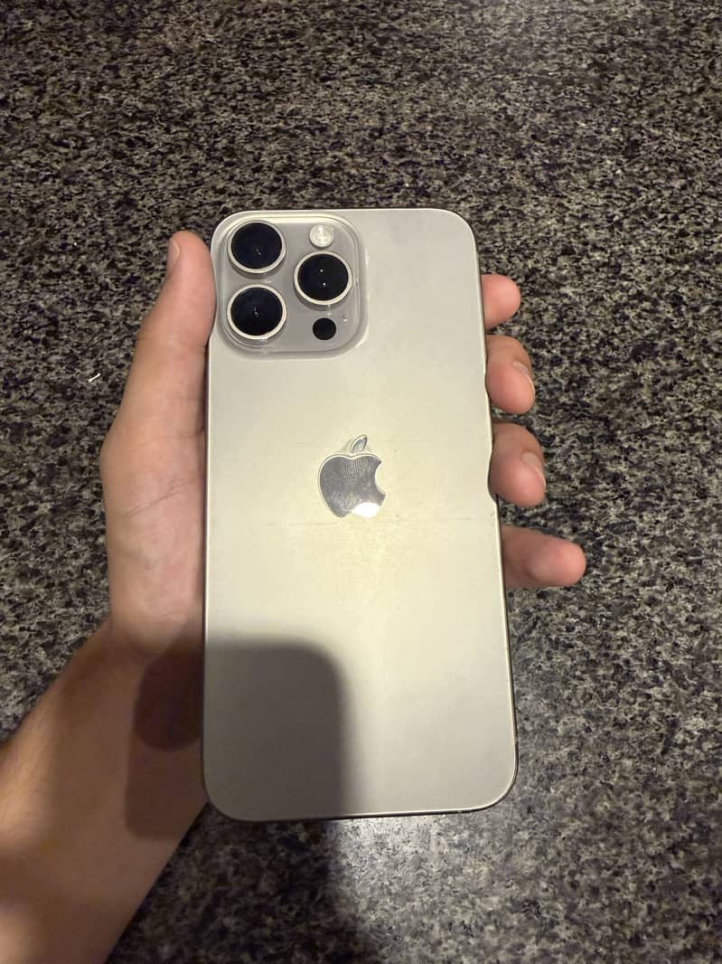 Apple iPhone 15 Pro Max 2