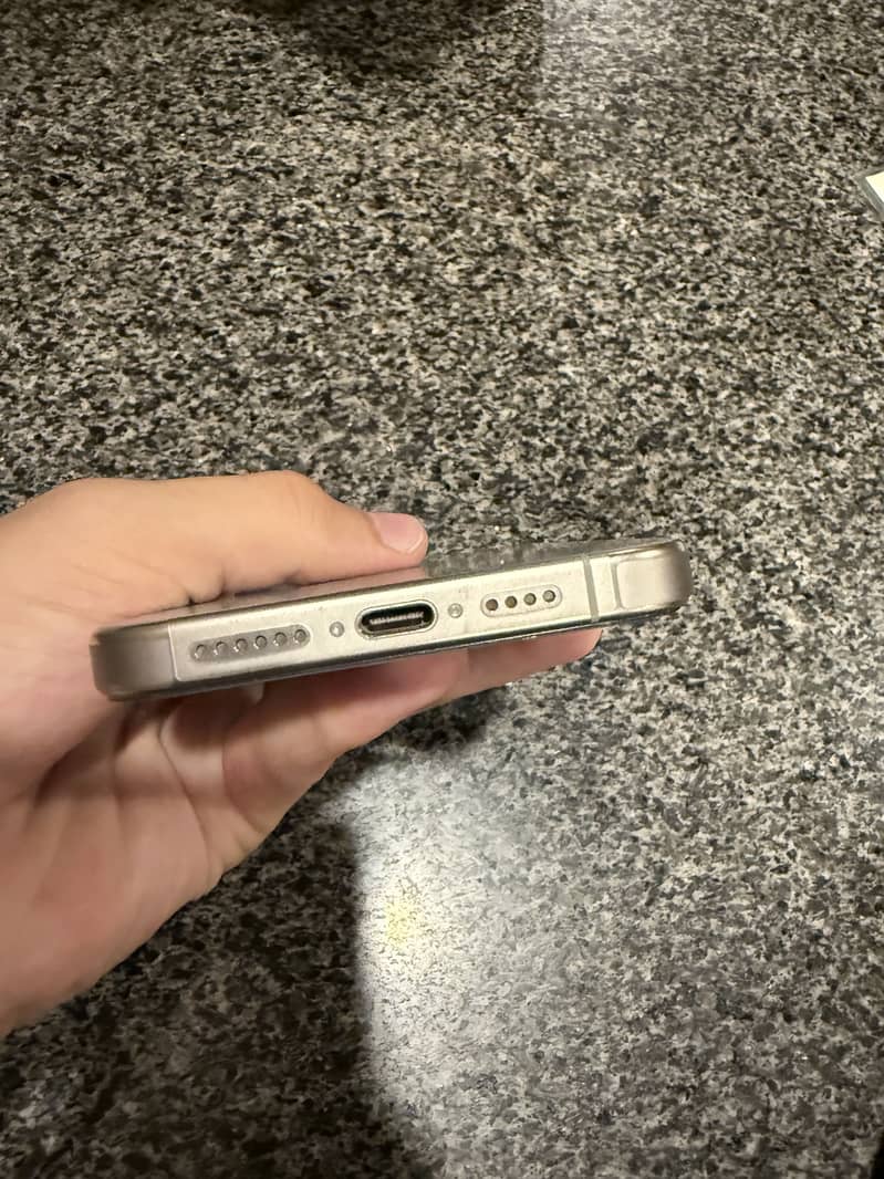 Apple iPhone 15 Pro Max 5