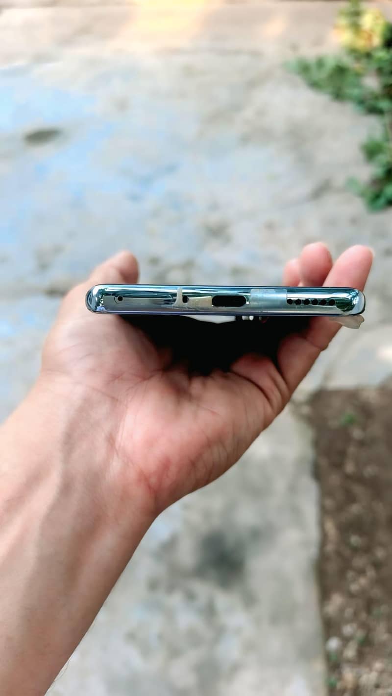 Tecno CAMON 40 Pro 1