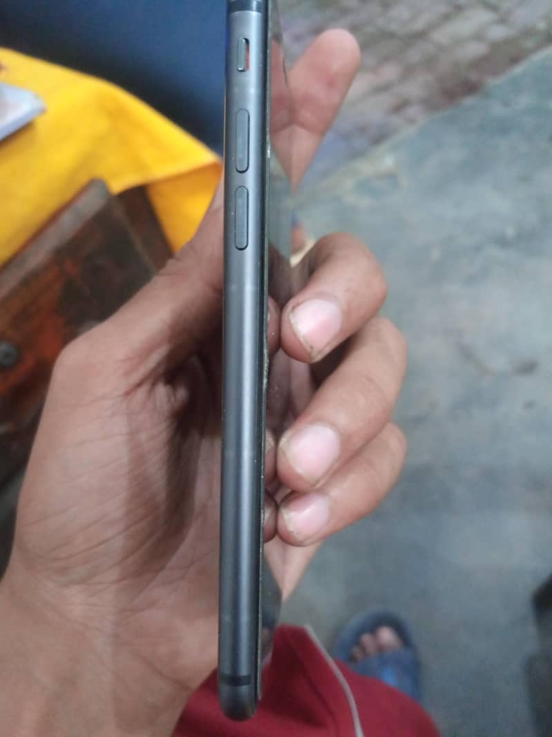 Apple iPhone 8 1