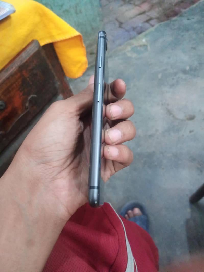 Apple iPhone 8 3