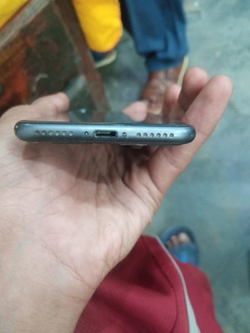 Apple iPhone 8 4