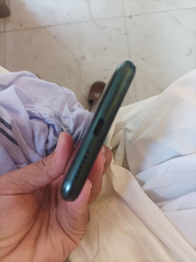 HTC U20 5G 3