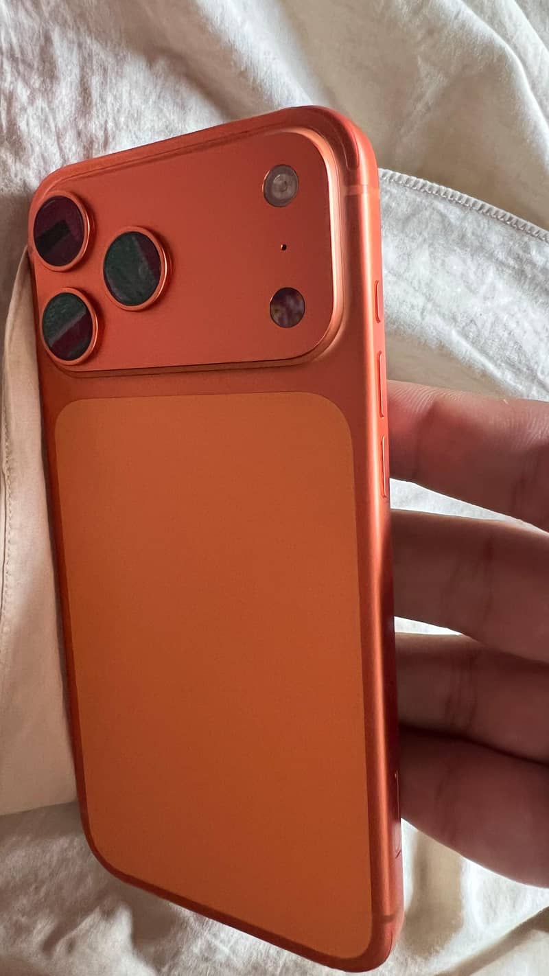 Apple iPhone 17 Pro Max 4