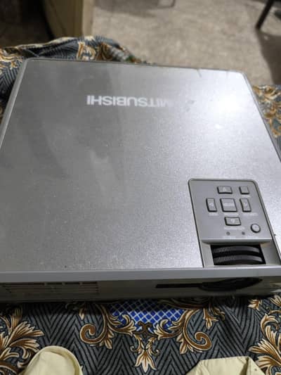 Mitsubishi Jaoanese projector New condition