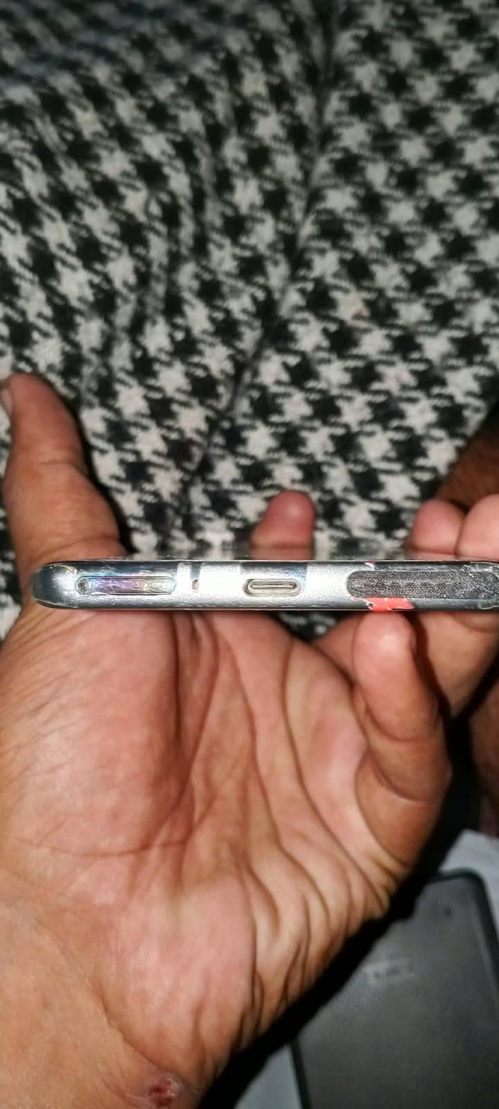 Tecno CAMON 40 Pro 4