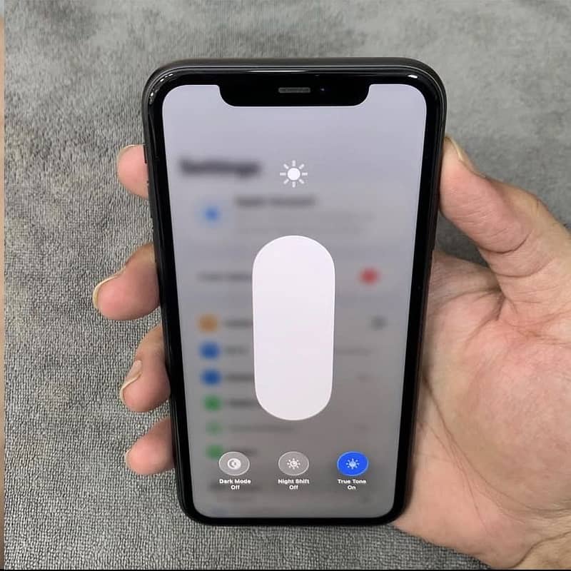 Apple iPhone 11 4