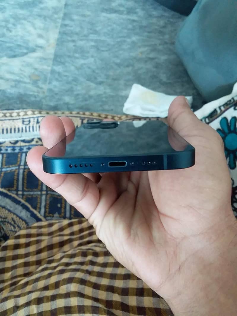 Apple iPhone 13 4