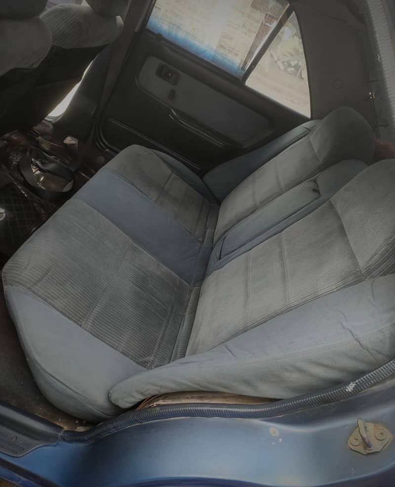 Mazda 323 1990 model 9