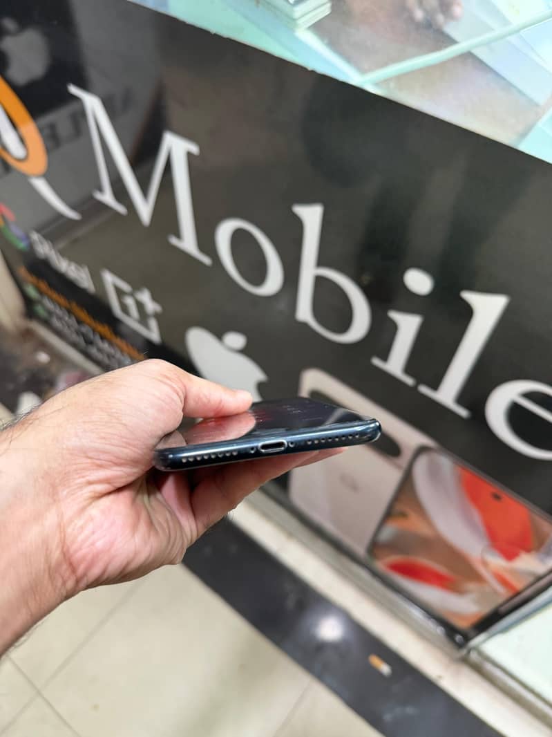 Apple iPhone 7 Plus 5