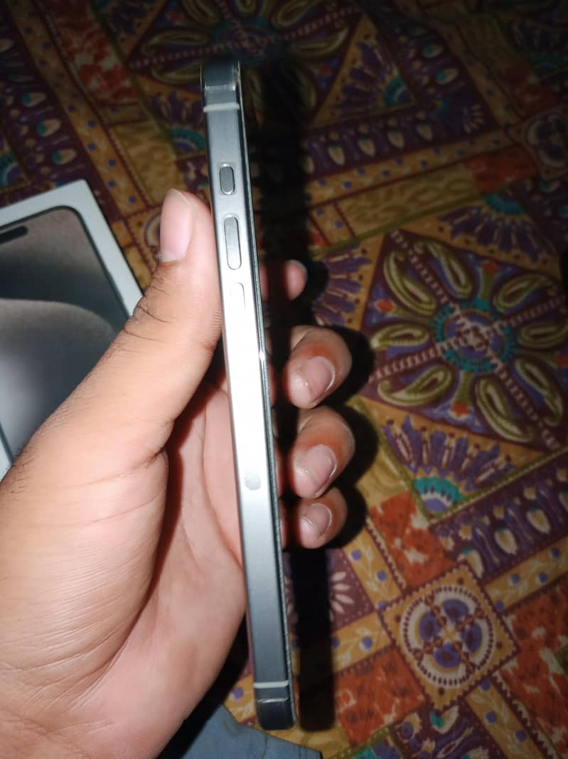 Apple iPhone 15 Pro Max 3