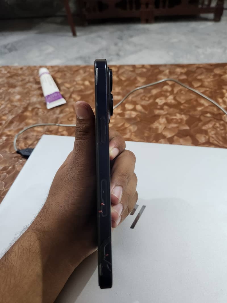 Apple iPhone 15 Pro Max 4