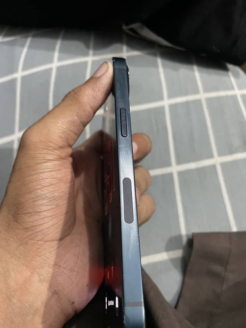 Apple iPhone 13 5