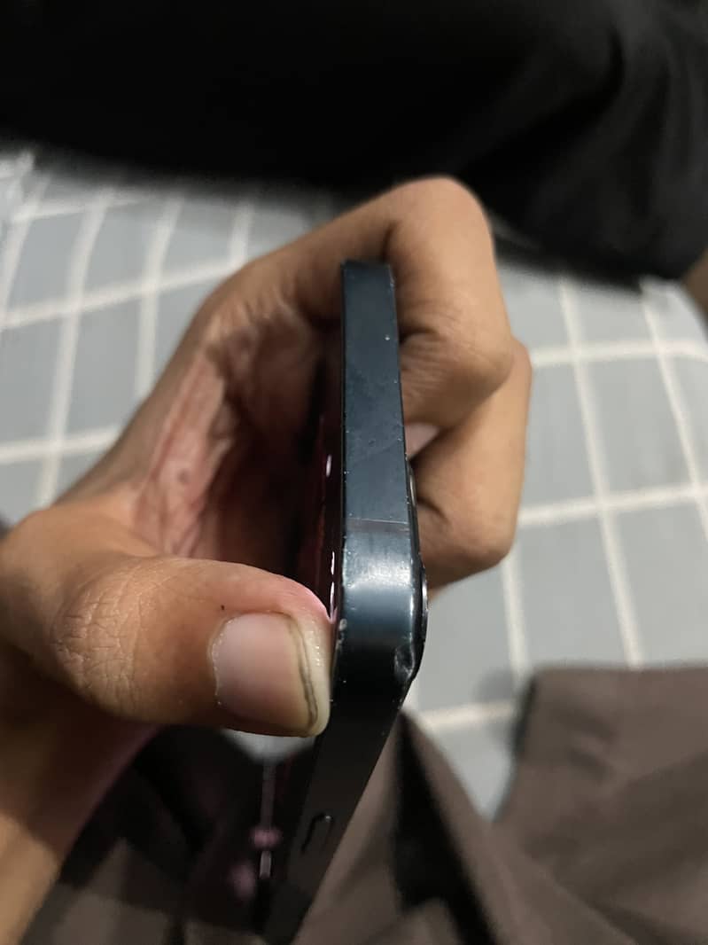 Apple iPhone 13 7