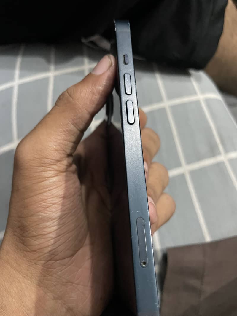 Apple iPhone 13 9