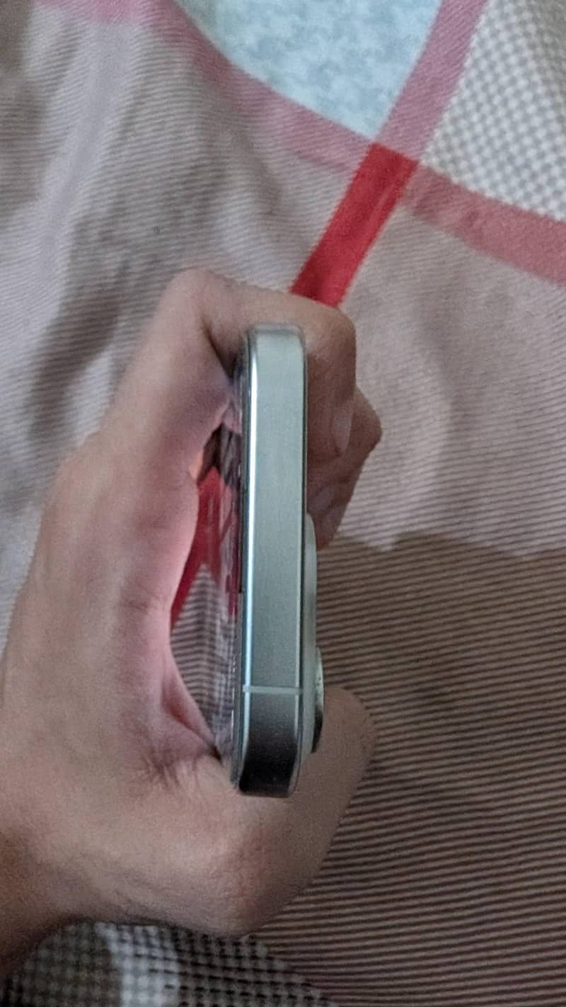 Apple iPhone 15 Pro 3