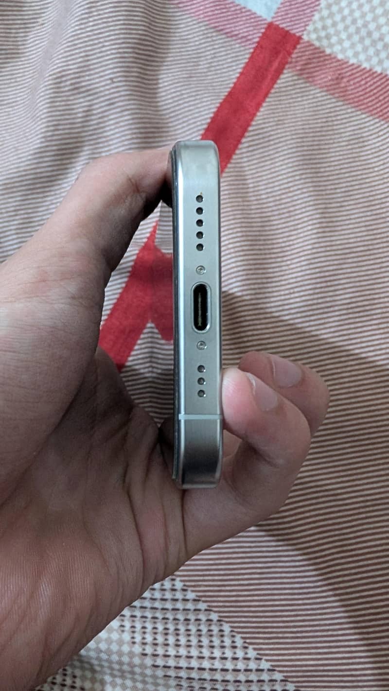 Apple iPhone 15 Pro 4