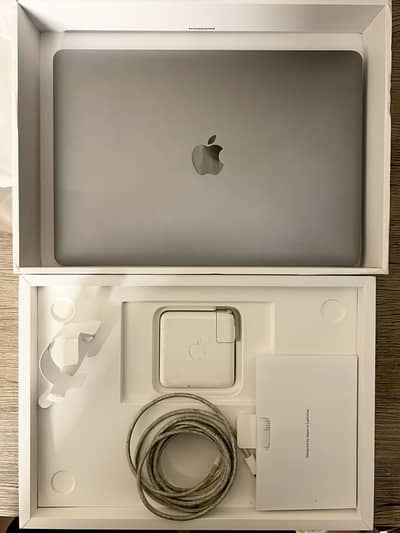 MacBook Pro 2020 i5 8gb ram 256gb ssd