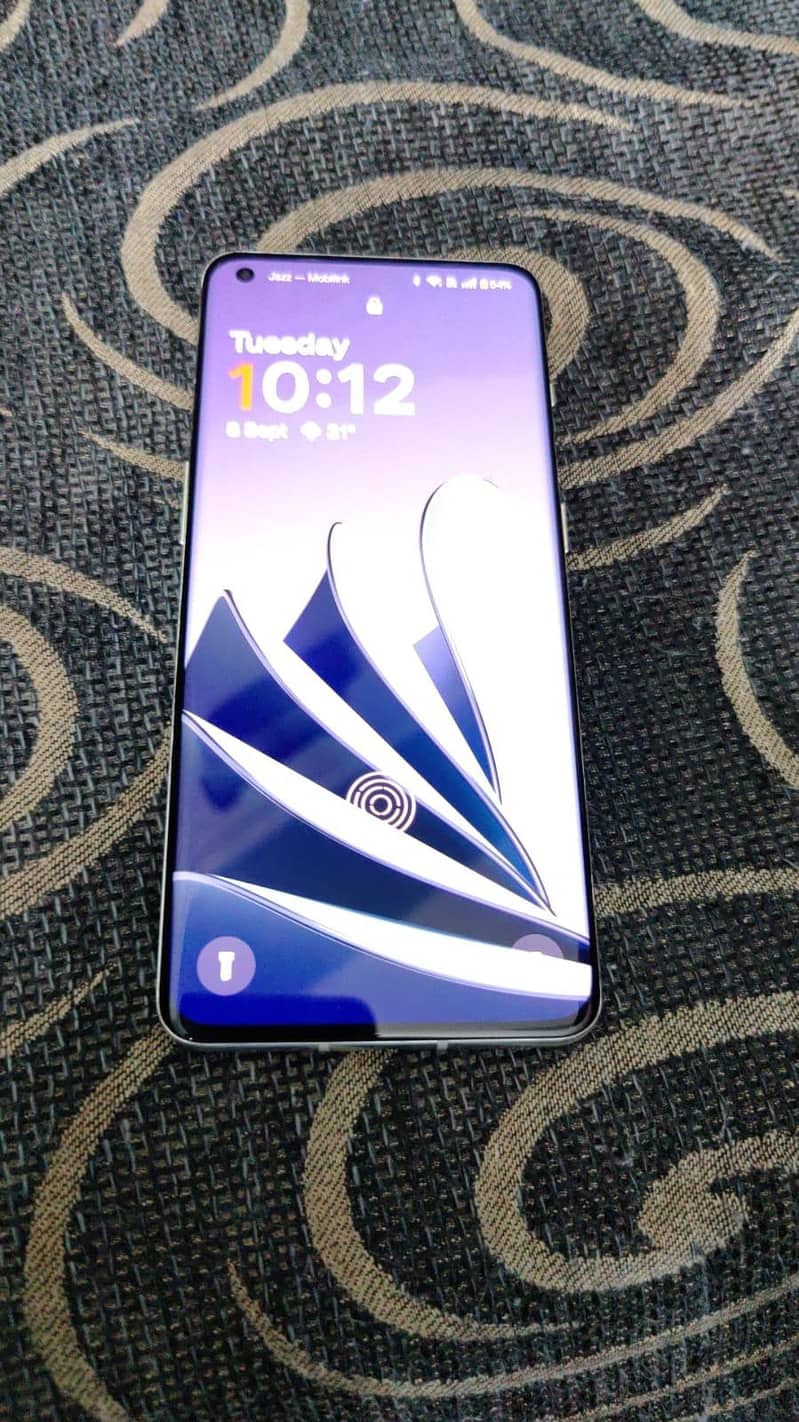 One Plus 10 Pro 4