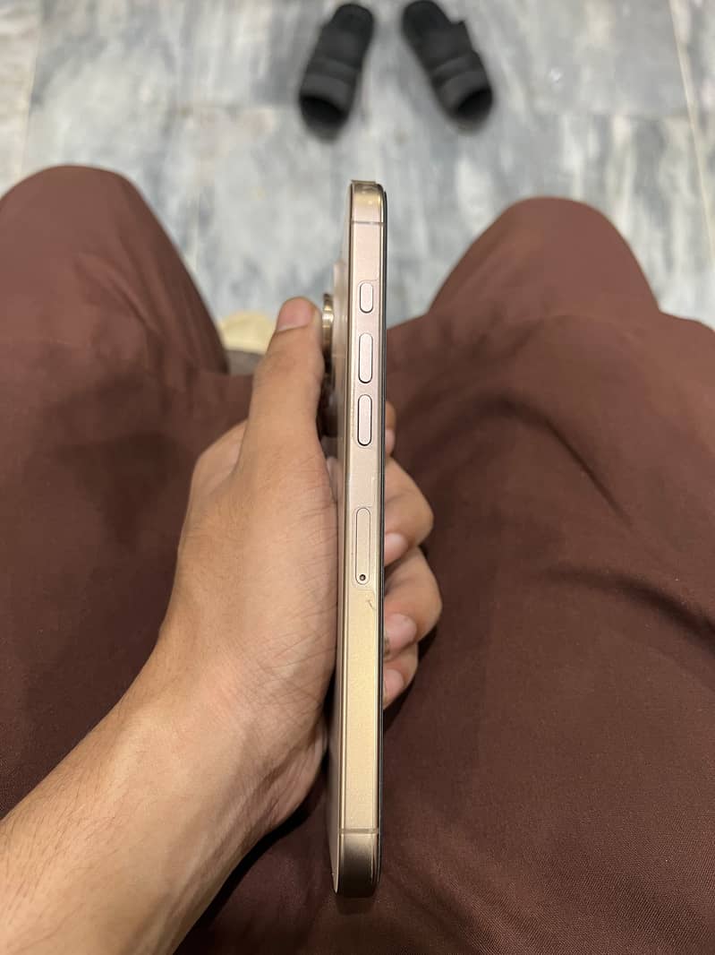 Apple iPhone 16 Pro Max 3