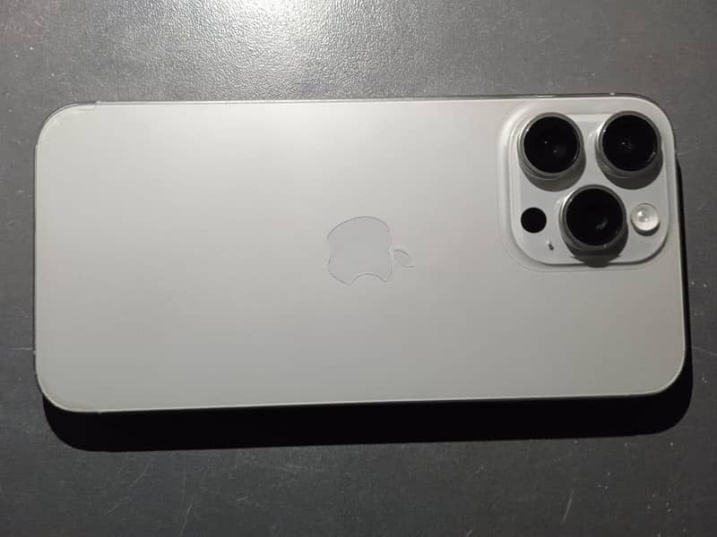 iPhone 15 Pro Max jv 0